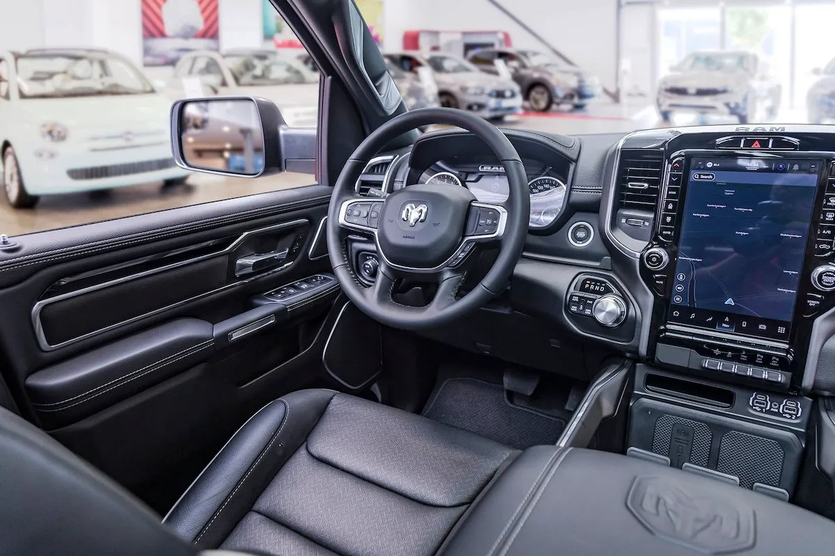Vehicle image 9
