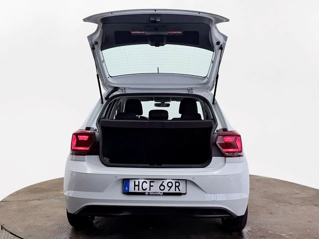 Vehicle image 7