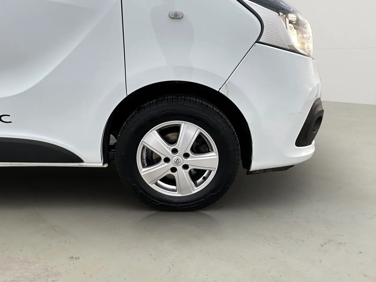 Vehicle image 30