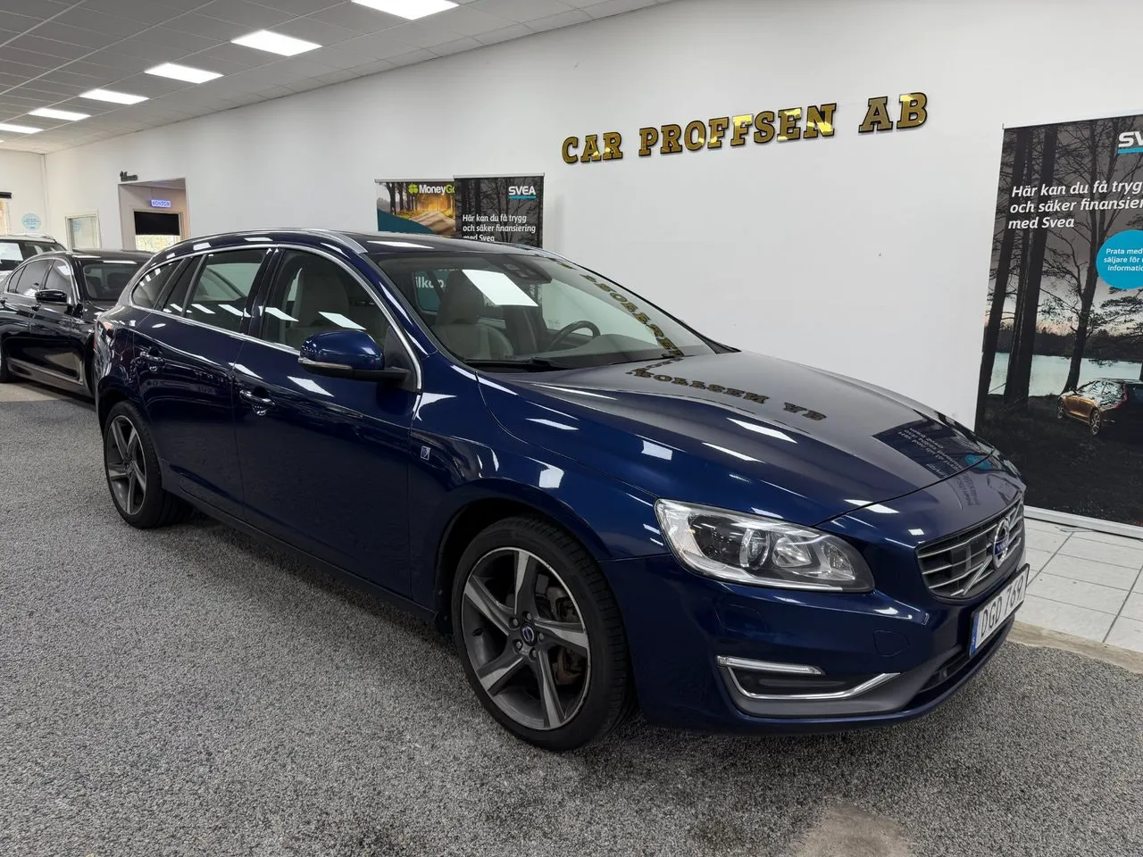 Vehicle image 14