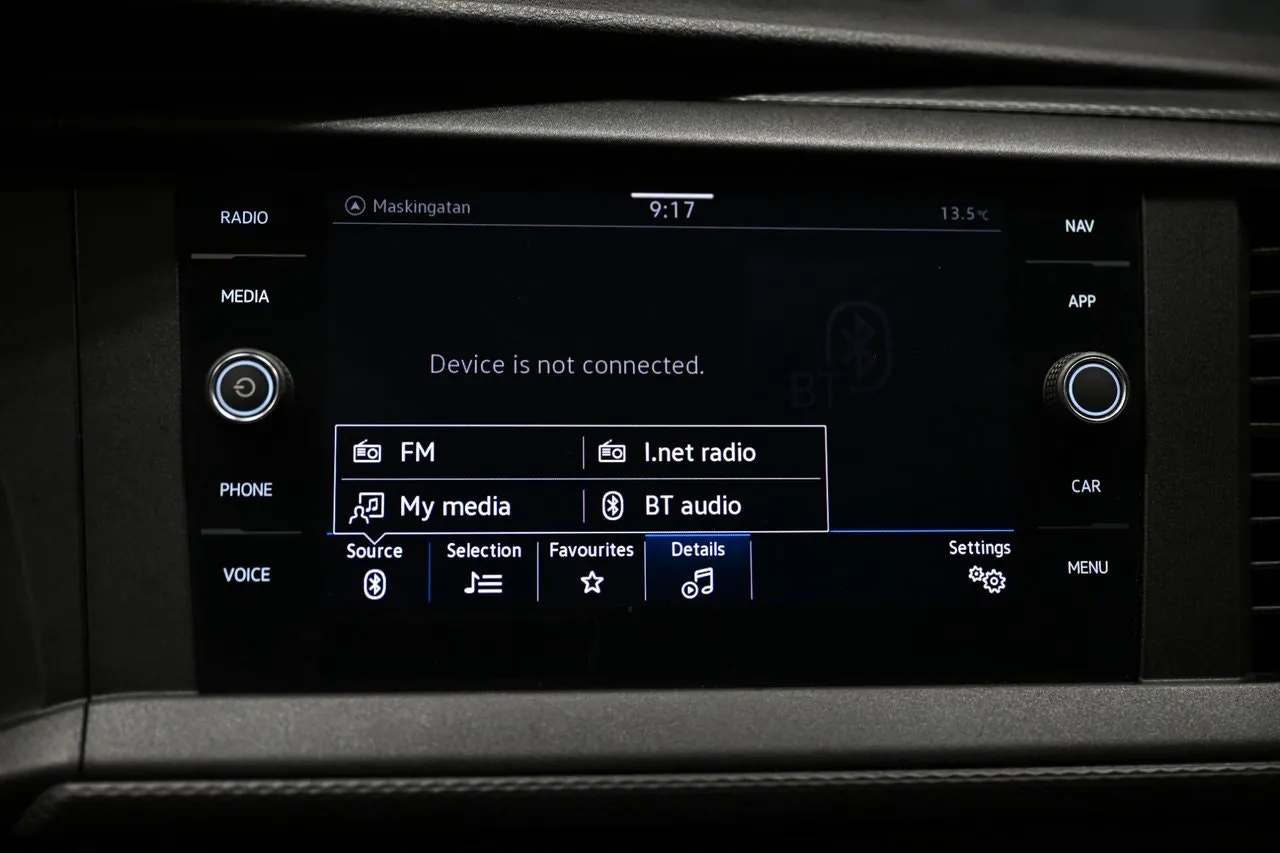 Vehicle image 18