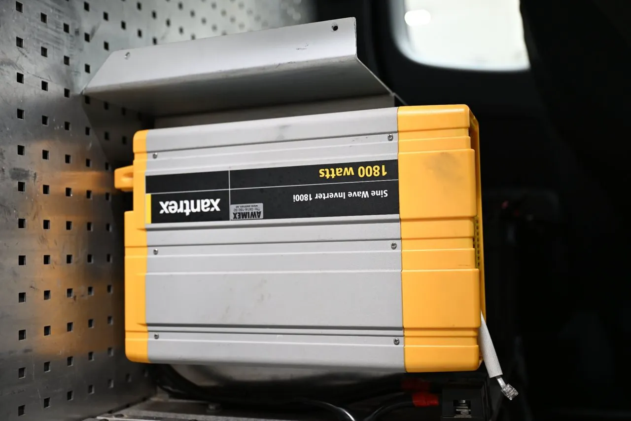 Vehicle image 10