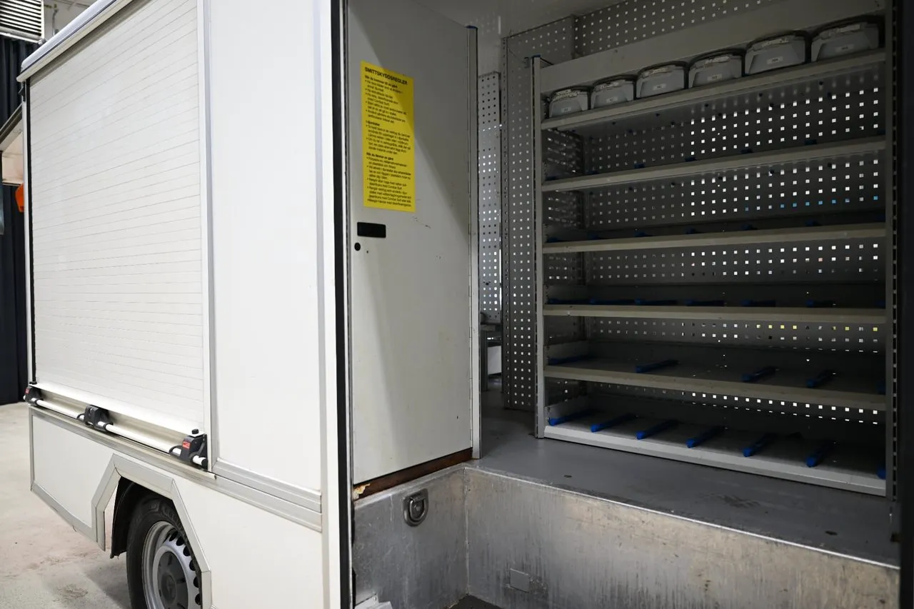 Vehicle image 14