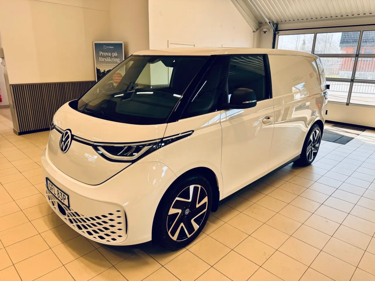 Vehicle image 12