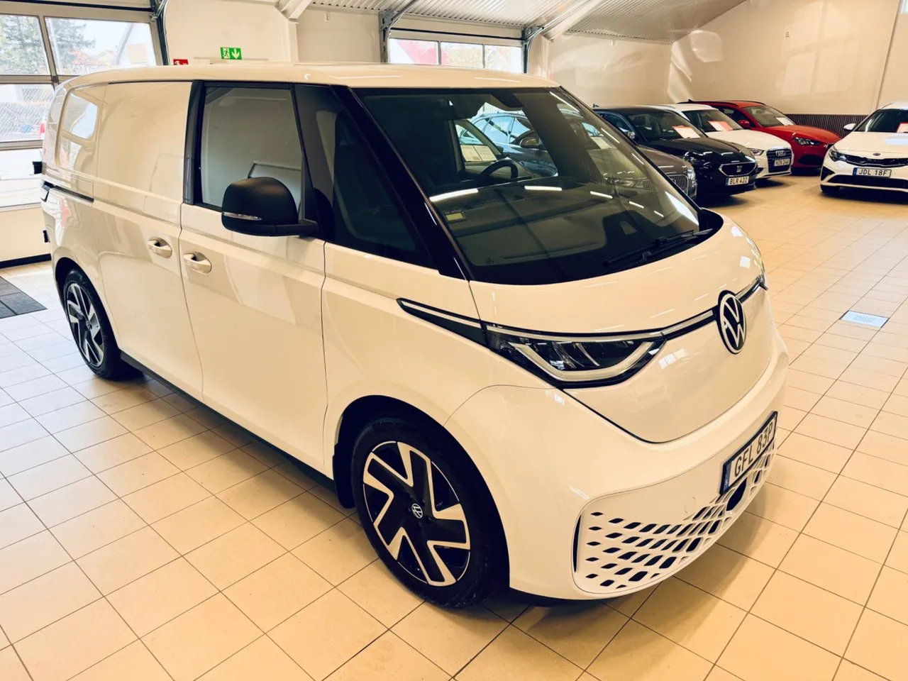 Vehicle image 10