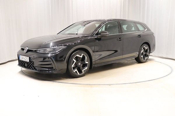 Volkswagen Passat R-Line 1.5 eTSI 150Hk Aut Drag Värmare Kamera Carp - 2025