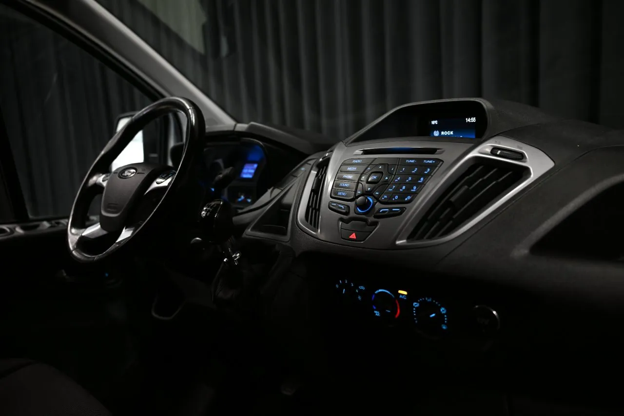 Vehicle image 21