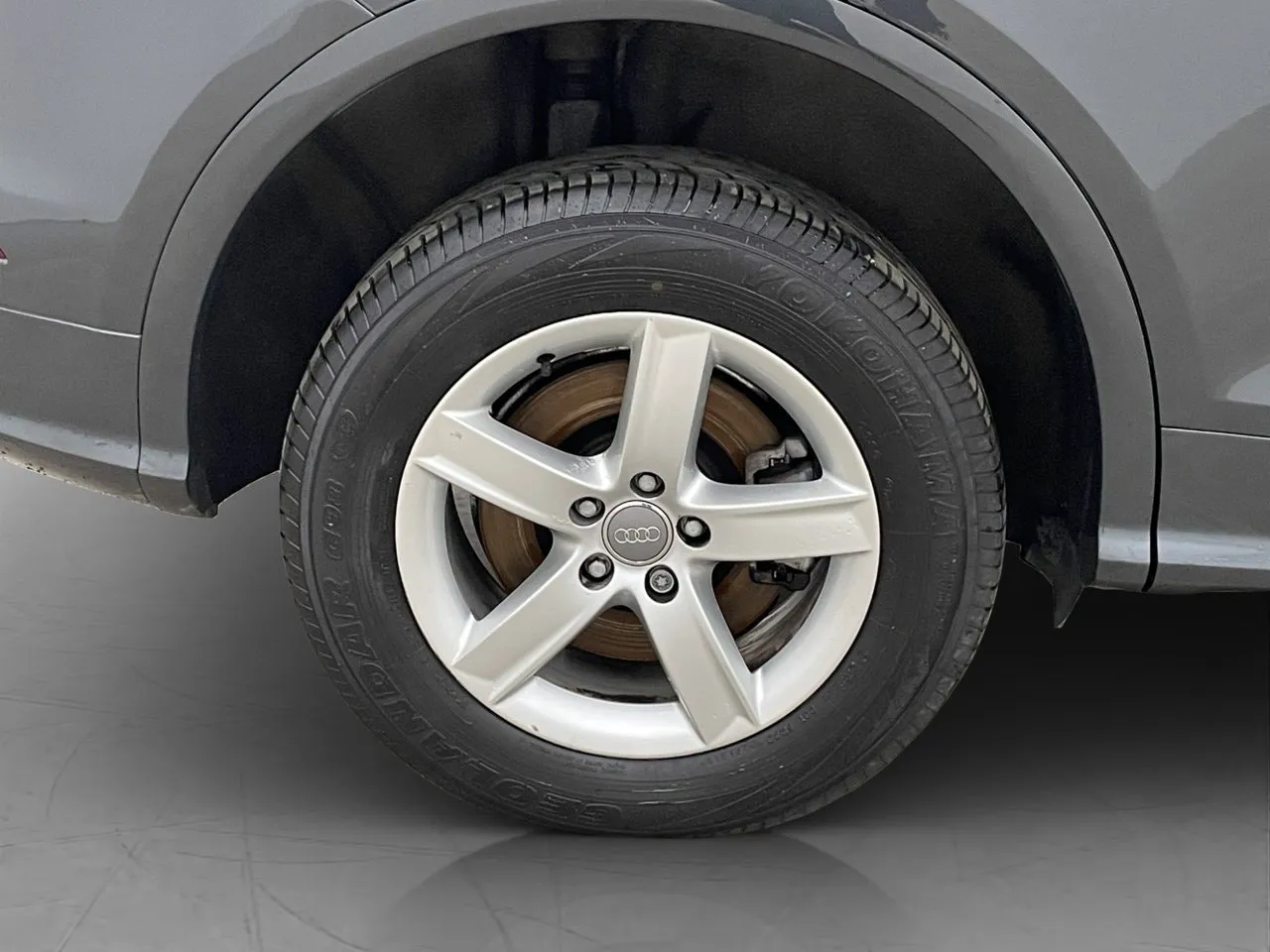 Vehicle image 30
