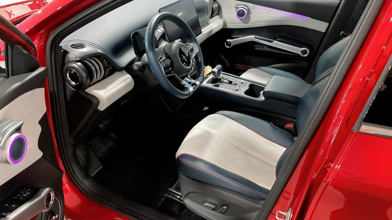 Vehicle image 3