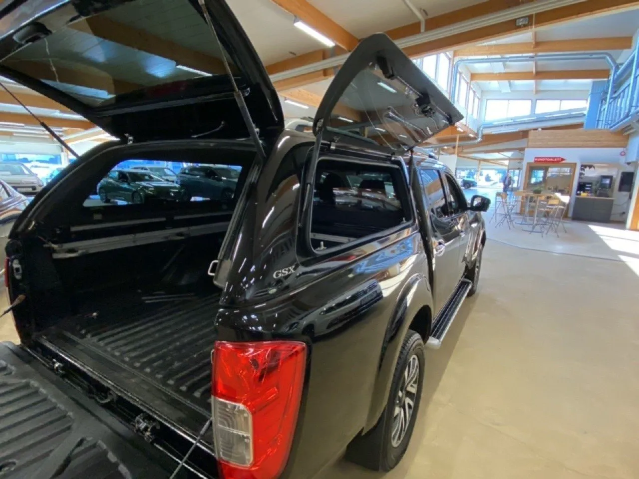 Vehicle image 14