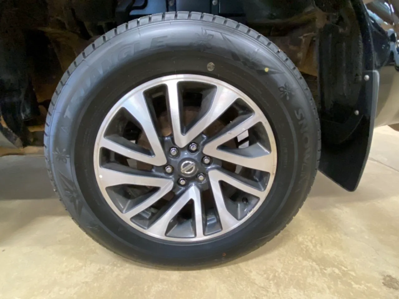 Vehicle image 16