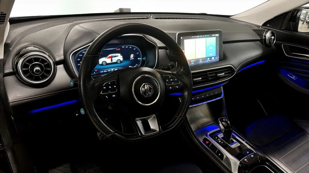Vehicle image 14