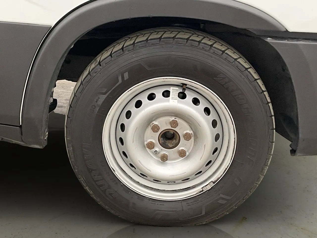 Vehicle image 30