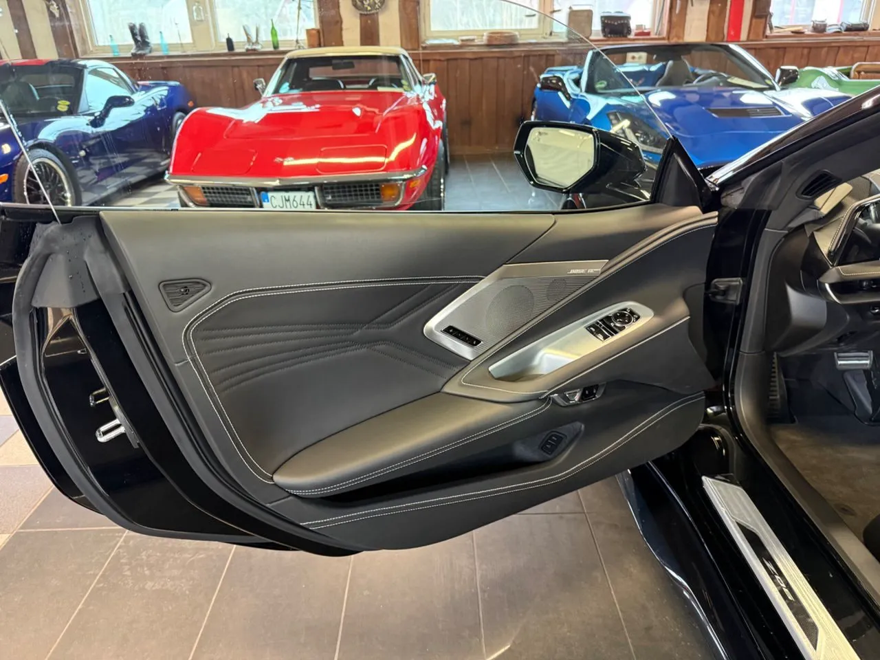 Vehicle image 14