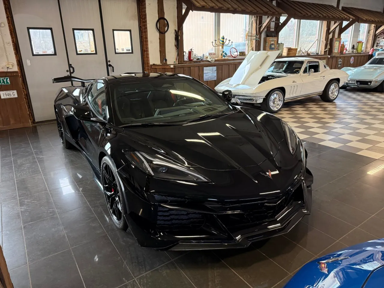 Vehicle image 11