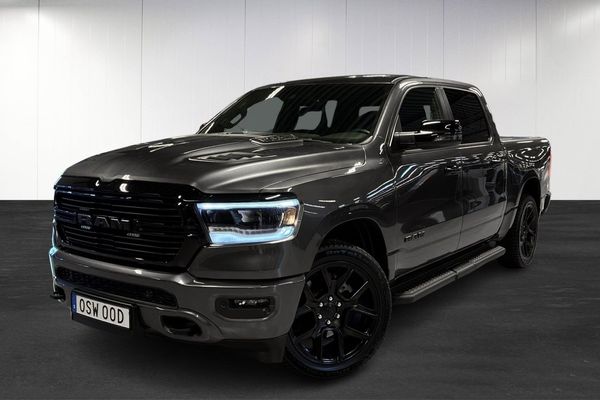 RAM 1500 Crew Cab 5.7 V8 HEMI 4X4 | Laramie | Drag | Helläder | - 2023