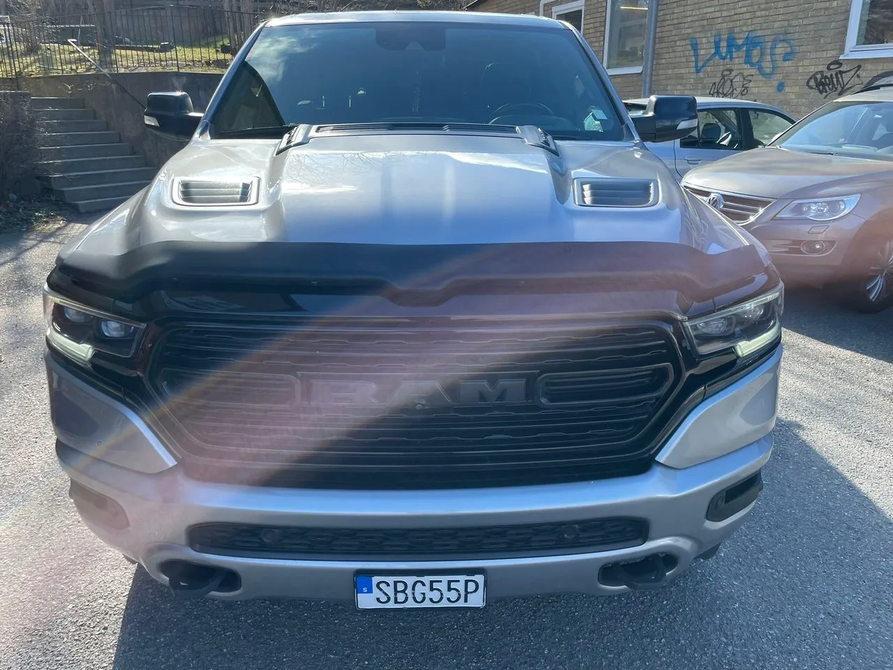 Vehicle image 5