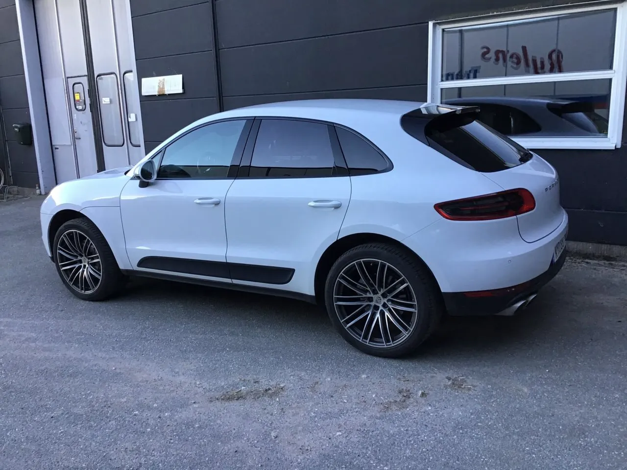 Vehicle image 7