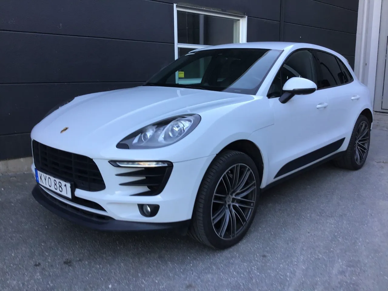 Vehicle image 6
