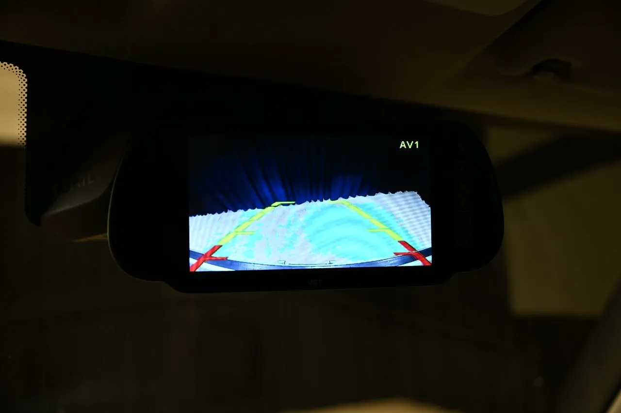 Vehicle image 16