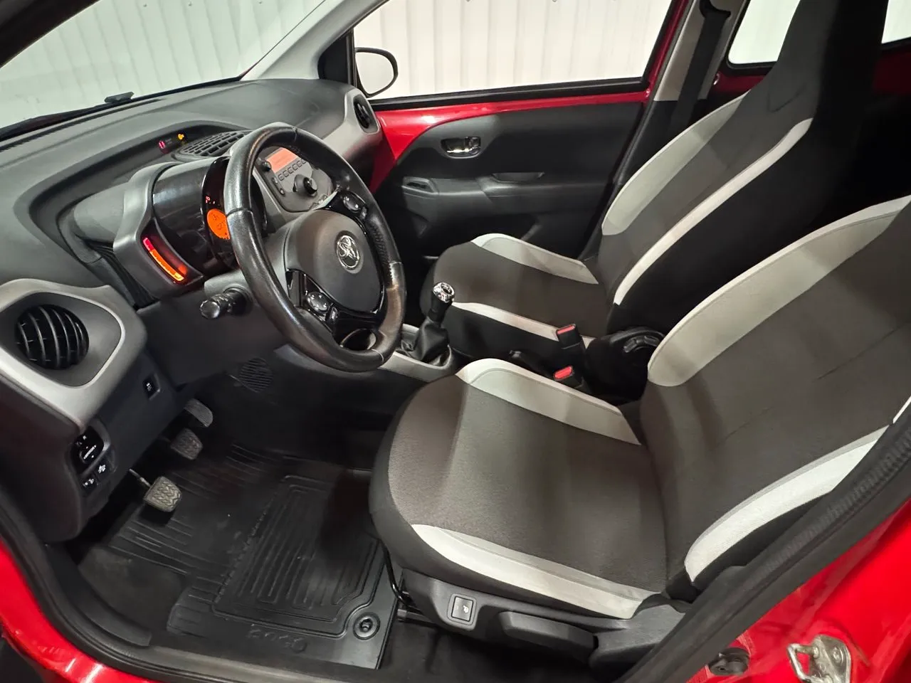 Vehicle image 3