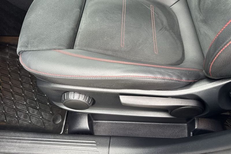 Mercedes GLA250 bild 23