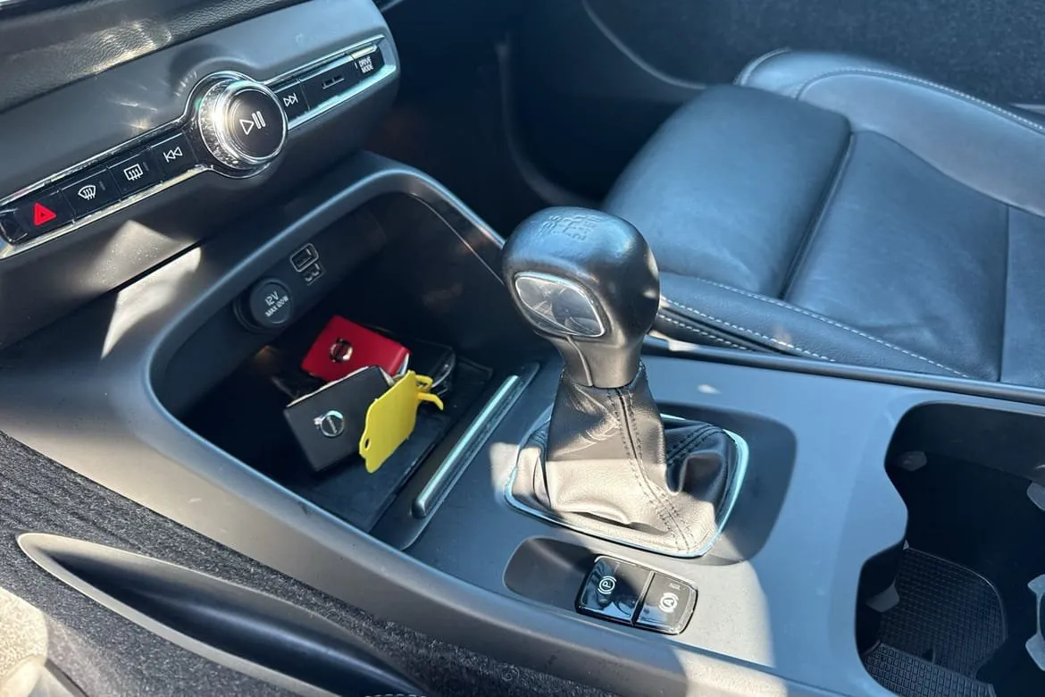 Vehicle image 15