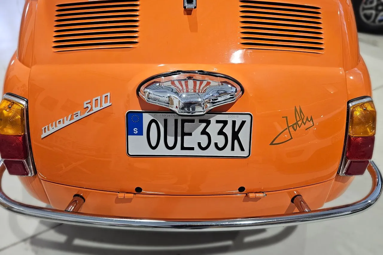 Vehicle image 13